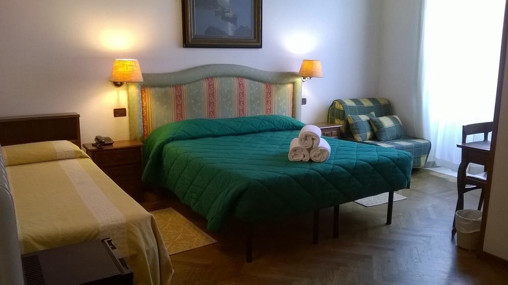 Hotel Ely Viareggio Habitación foto