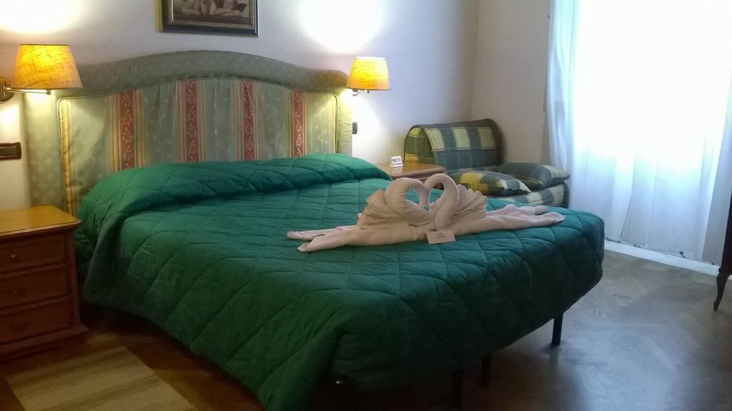 Hotel Ely Viareggio Habitación foto