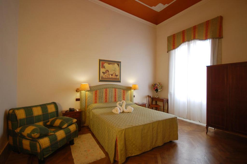 Hotel Ely Viareggio Habitación foto