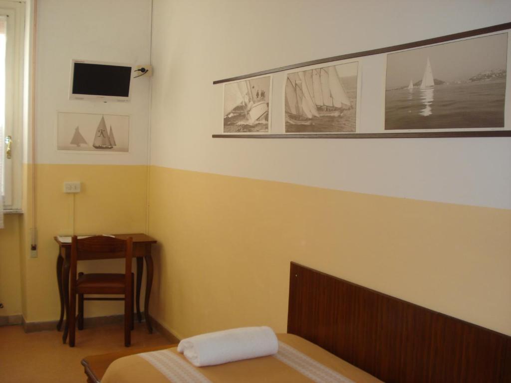 Hotel Ely Viareggio Habitación foto