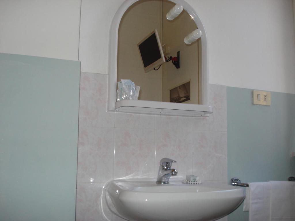 Hotel Ely Viareggio Habitación foto