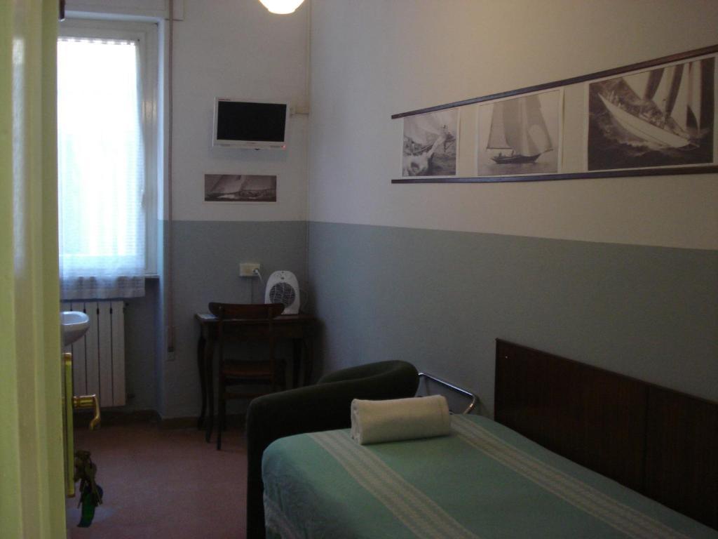 Hotel Ely Viareggio Habitación foto