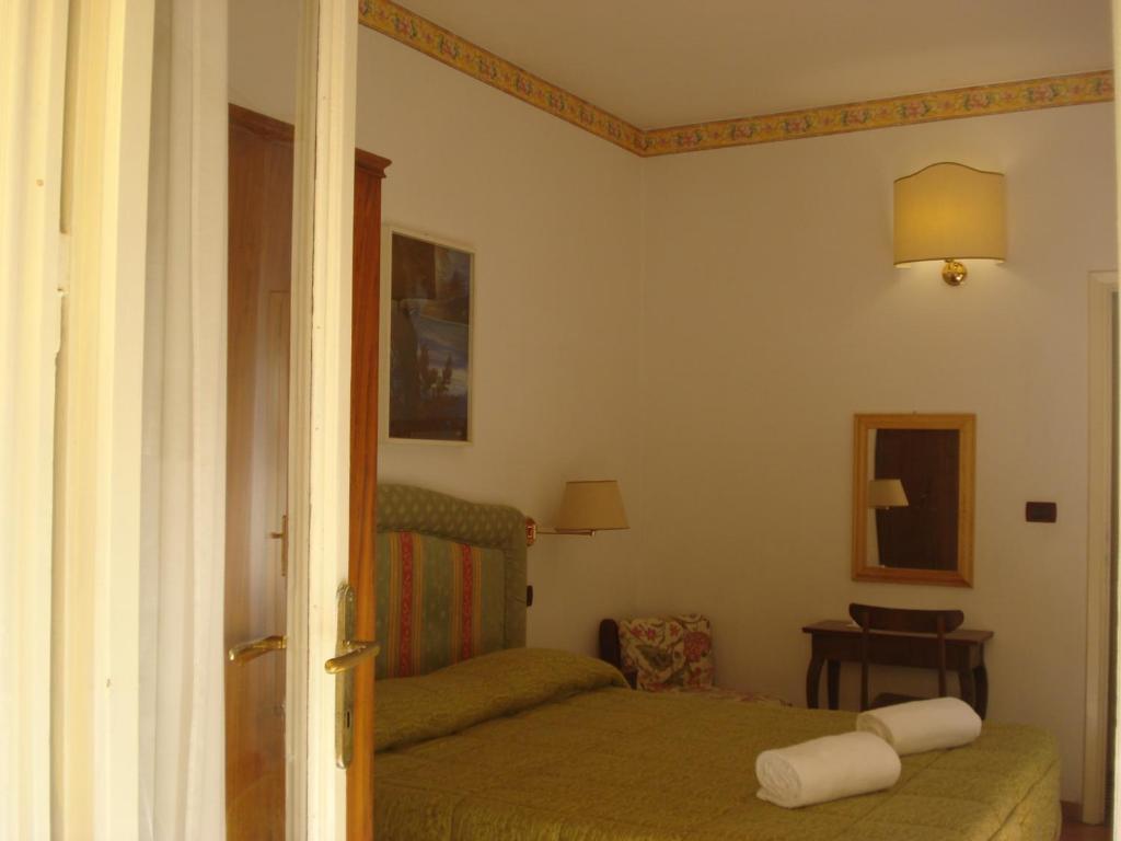 Hotel Ely Viareggio Habitación foto