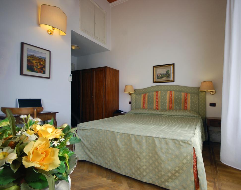 Hotel Ely Viareggio Habitación foto